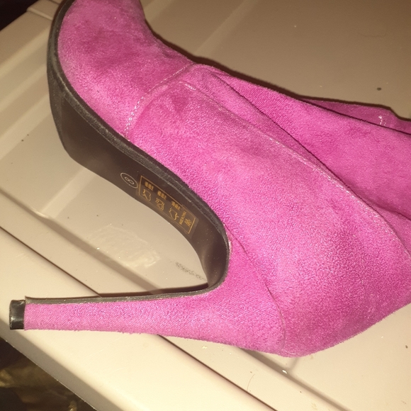 Hot Pink Boots 9 - Picture 2 of 3